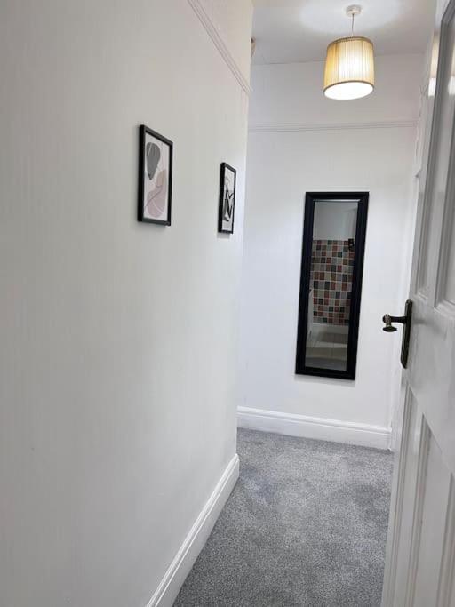 Spacious 3 Bed Flat - Beach Nearby - No Pets Southend-on-Sea Exterior photo