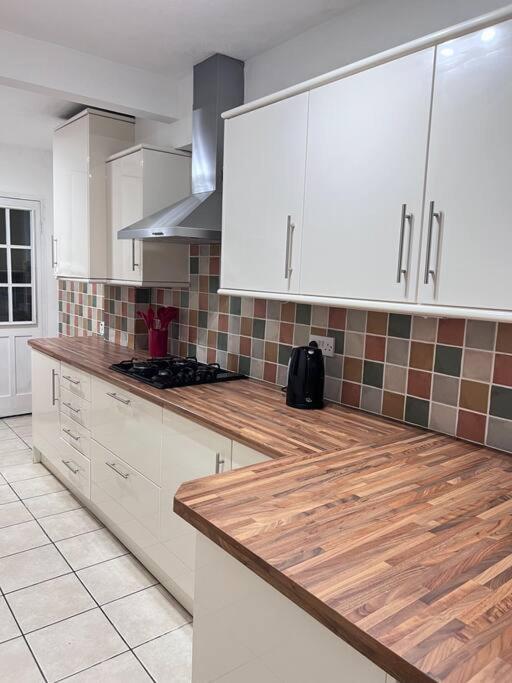Spacious 3 Bed Flat - Beach Nearby - No Pets Southend-on-Sea Exterior photo