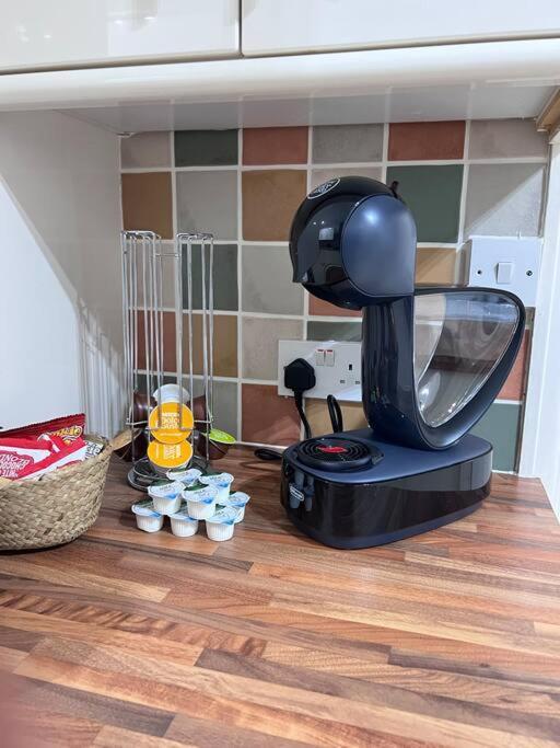 Spacious 3 Bed Flat - Beach Nearby - No Pets Southend-on-Sea Exterior photo