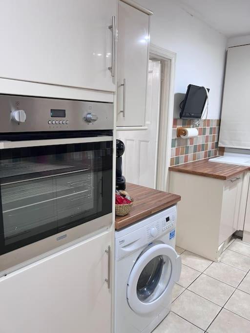 Spacious 3 Bed Flat - Beach Nearby - No Pets Southend-on-Sea Exterior photo