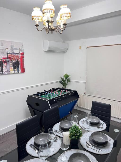 Spacious 3 Bed Flat - Beach Nearby - No Pets Southend-on-Sea Exterior photo