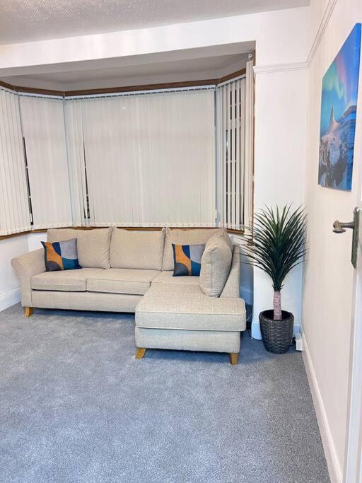 Spacious 3 Bed Flat - Beach Nearby - No Pets Southend-on-Sea Exterior photo