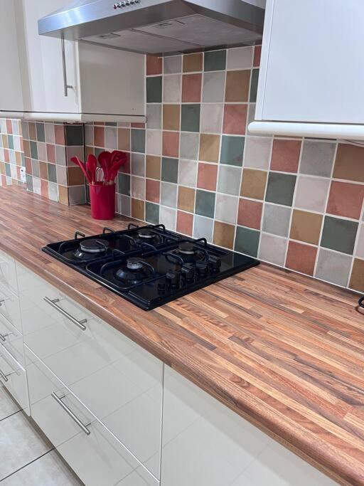 Spacious 3 Bed Flat - Beach Nearby - No Pets Southend-on-Sea Exterior photo