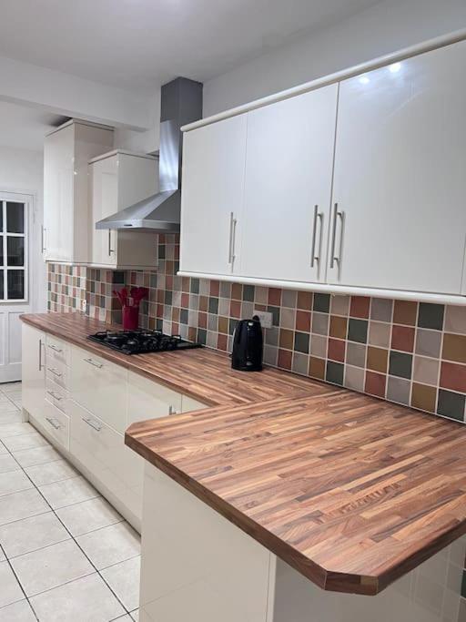 Spacious 3 Bed Flat - Beach Nearby - No Pets Southend-on-Sea Exterior photo
