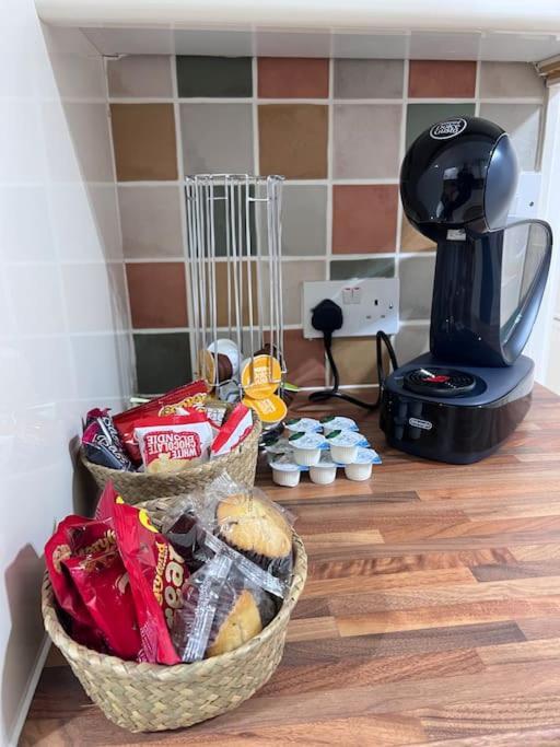 Spacious 3 Bed Flat - Beach Nearby - No Pets Southend-on-Sea Exterior photo
