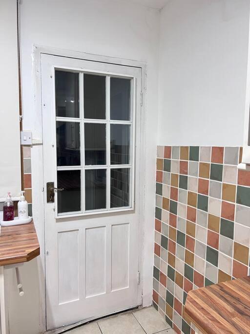 Spacious 3 Bed Flat - Beach Nearby - No Pets Southend-on-Sea Exterior photo