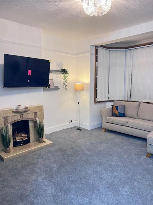 Spacious 3 Bed Flat - Beach Nearby - No Pets Southend-on-Sea Exterior photo